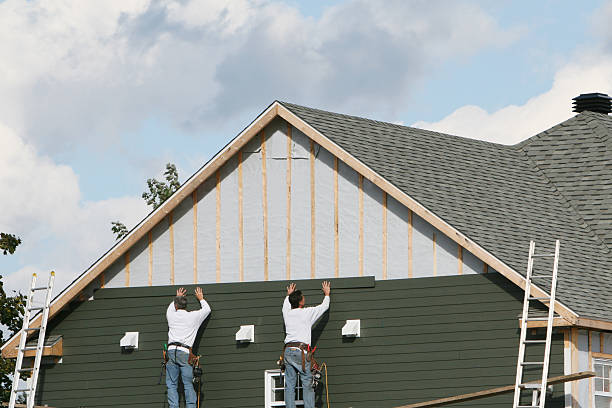 Professional Siding Contractor technician working in Carlton, OR